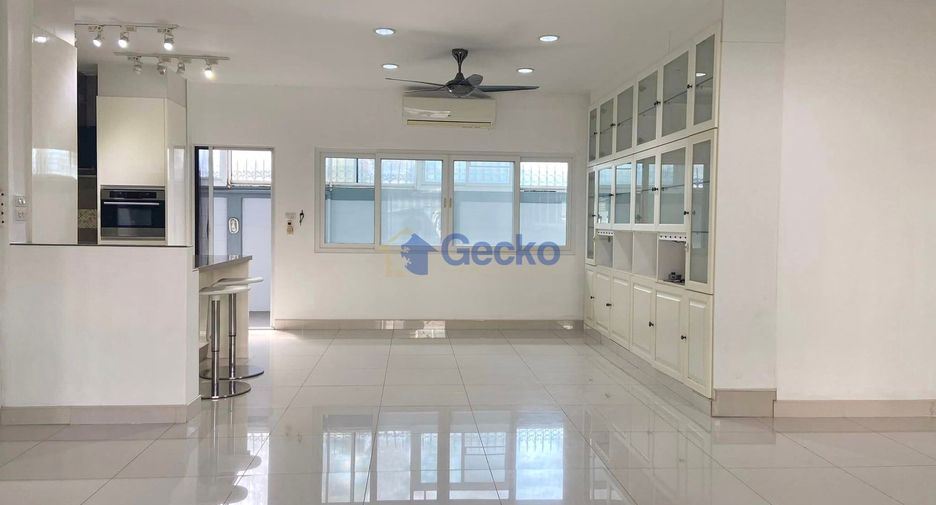 Haus zum Kauf mit 4 Zimmer in Bang Lamung, Chonburi