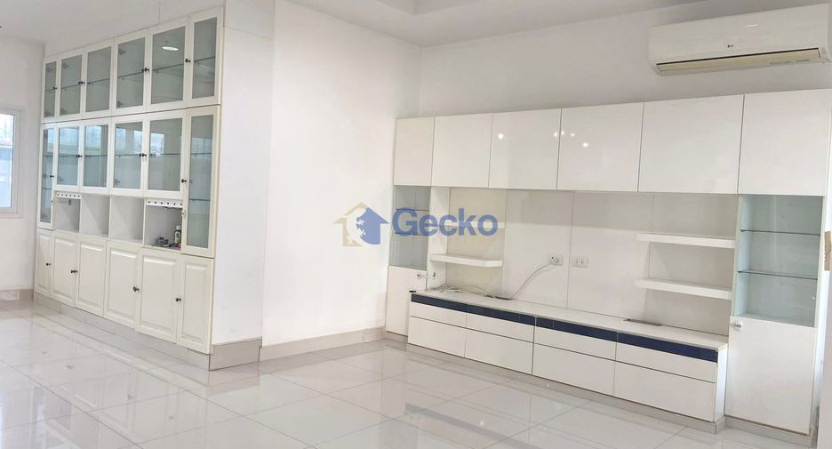 Haus zum Kauf mit 4 Zimmer in Bang Lamung, Chonburi