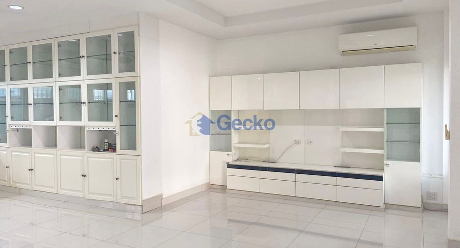Haus zum Kauf mit 4 Zimmer in Bang Lamung, Chonburi