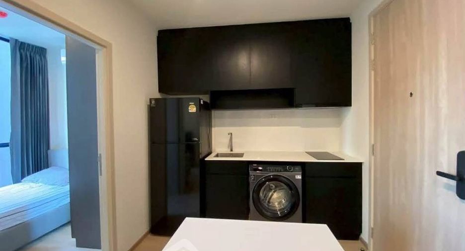 For rent 2 bedrooms condo in Huai Khwang, Bangkok