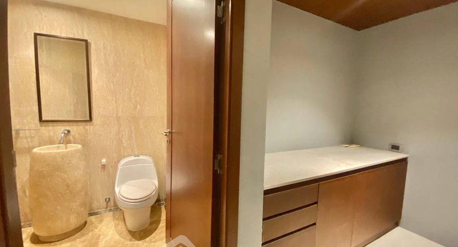 Condo en alquiler de 3 habitaciones en Watthana, Bangkok