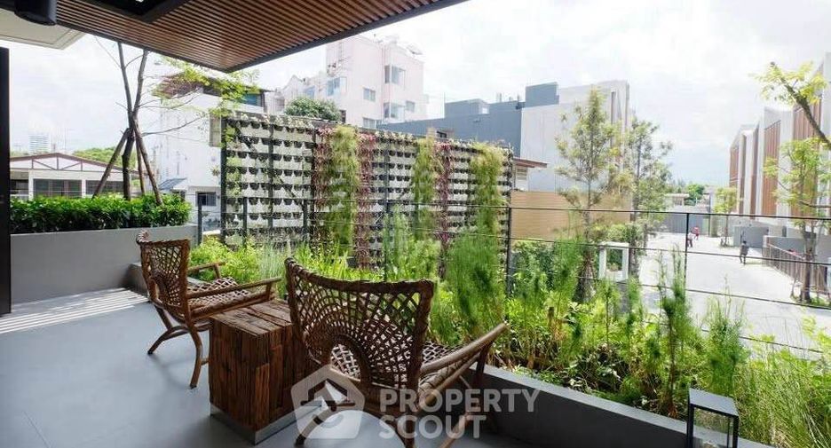 Haus zur Miete mit 4 Zimmer in Watthana, Bangkok