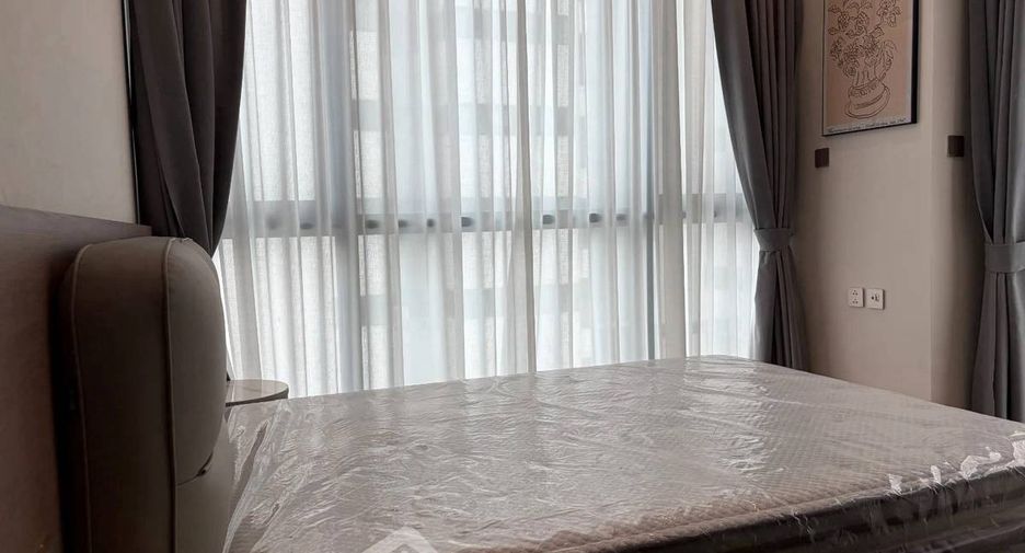 For rent 3 bedrooms condo in Sathon, Bangkok