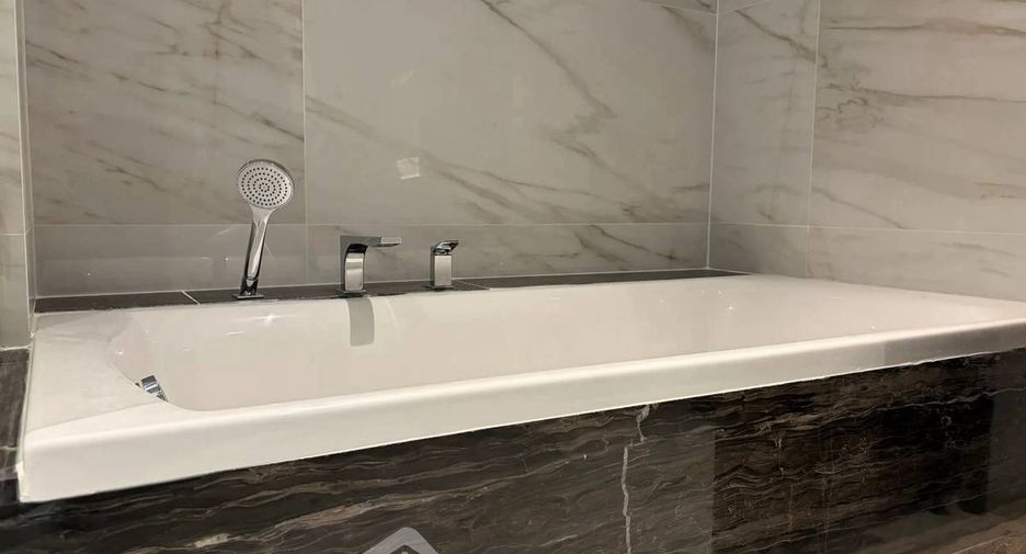 For rent 3 bedrooms condo in Sathon, Bangkok
