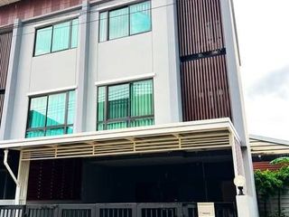ให้เช่า 4 ห้องนอน ทาวน์เฮ้าส์ ใน วังทองหลาง, กรุงเทพฯ