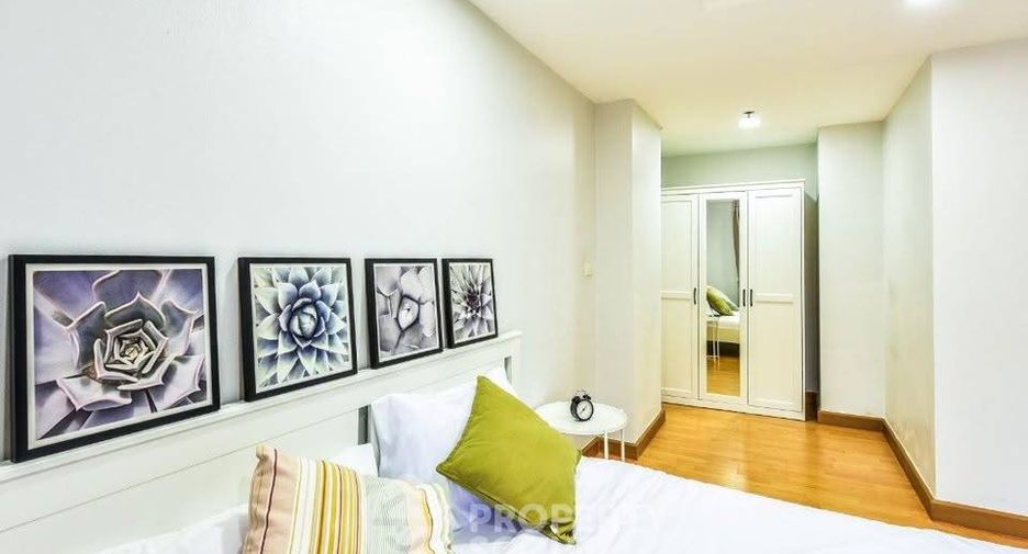 À louer 2 chambres condo à Khlong San, Bangkok