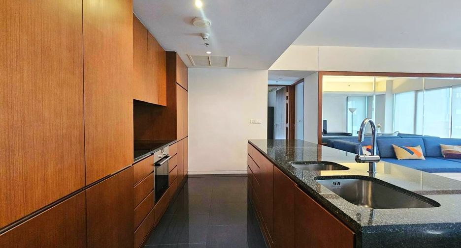 Condo en alquiler de 2 habitaciones en Pathum Wan, Bangkok