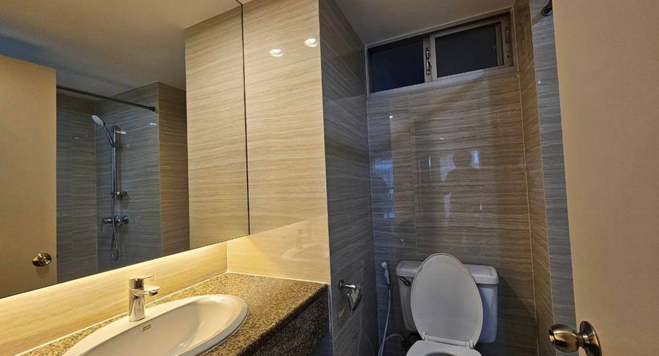 For rent 4 bedrooms condo in Yan Nawa, Bangkok