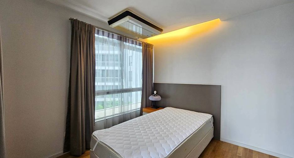 For rent 4 bedrooms condo in Yan Nawa, Bangkok