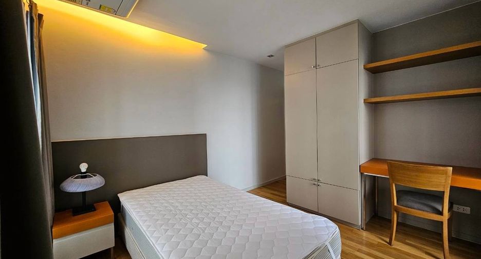 For rent 4 bedrooms condo in Yan Nawa, Bangkok