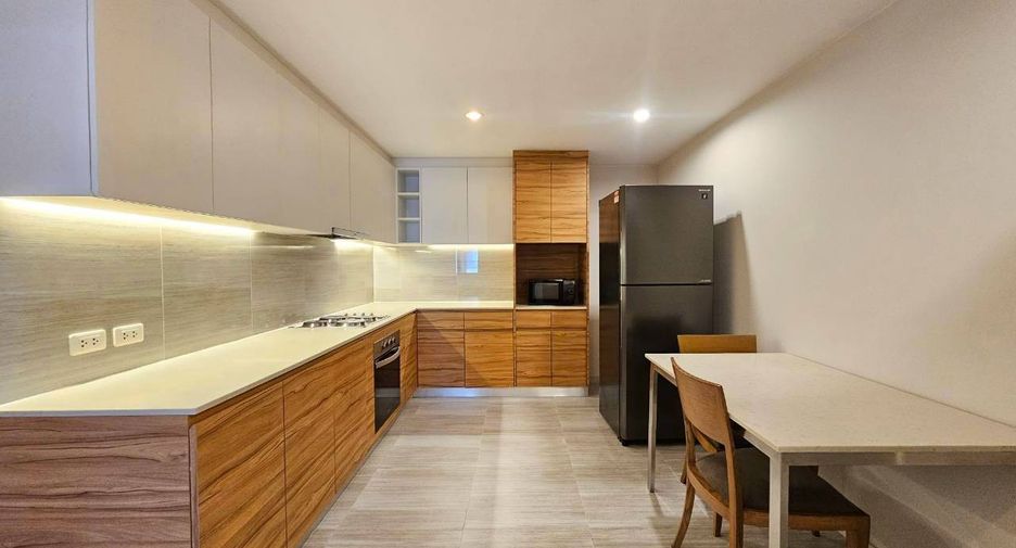 For rent 4 bedrooms condo in Yan Nawa, Bangkok