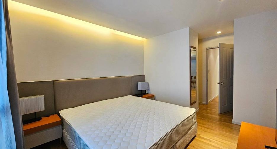 For rent 4 bedrooms condo in Yan Nawa, Bangkok