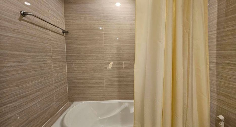 For rent 4 bedrooms condo in Yan Nawa, Bangkok