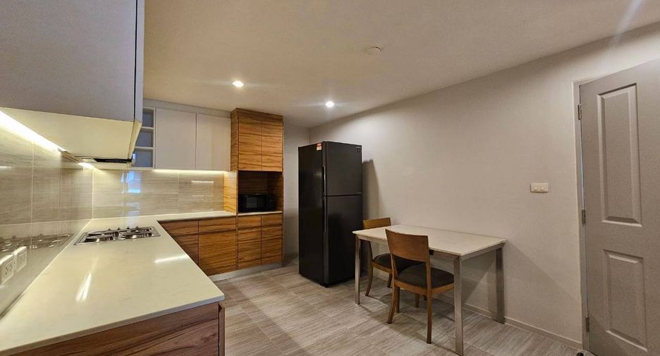 For rent 4 bedrooms condo in Yan Nawa, Bangkok