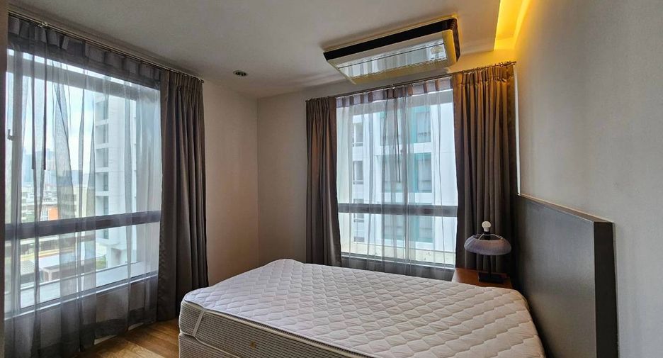 For rent 4 bedrooms condo in Yan Nawa, Bangkok