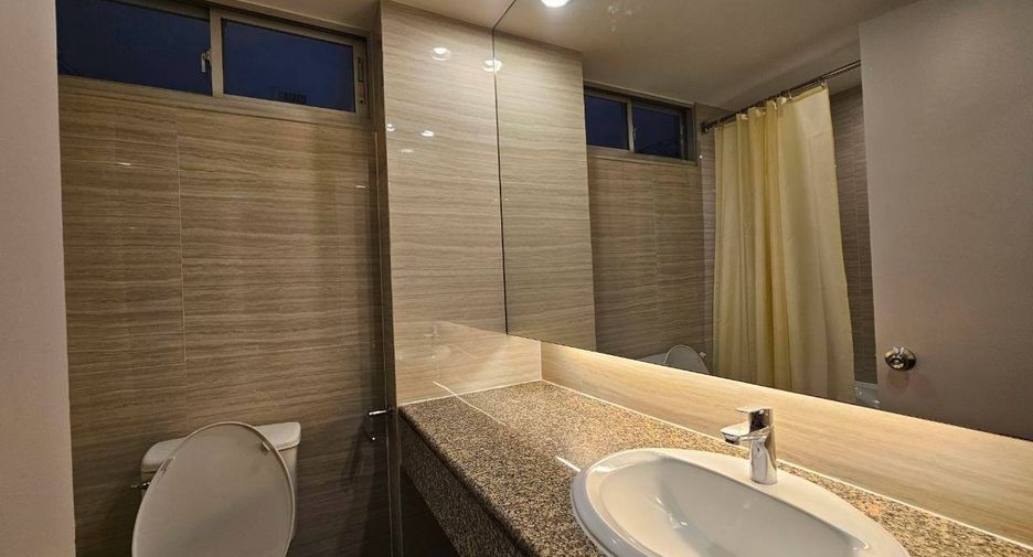 For rent 4 bedrooms condo in Yan Nawa, Bangkok