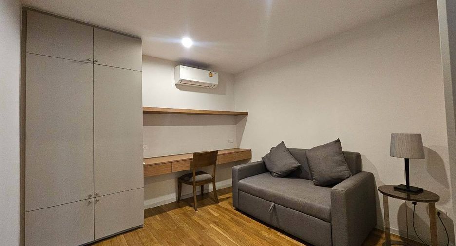 For rent 4 bedrooms condo in Yan Nawa, Bangkok