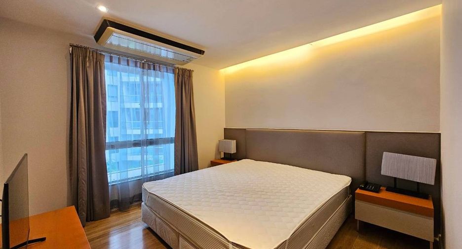 For rent 4 bedrooms condo in Yan Nawa, Bangkok