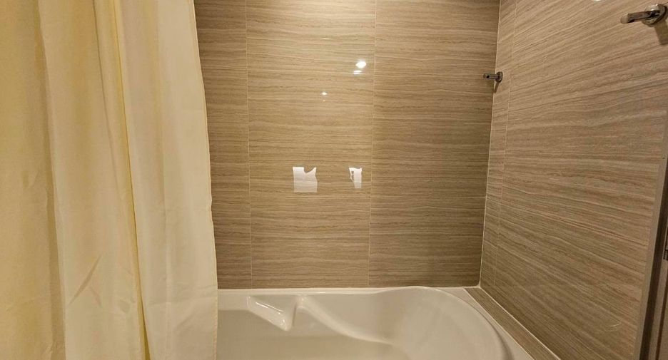 For rent 4 bedrooms condo in Yan Nawa, Bangkok