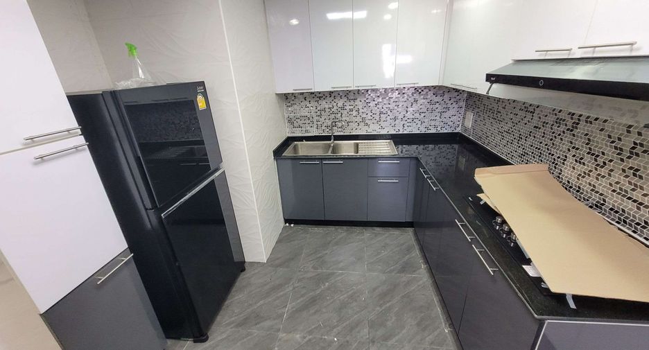 For rent 3 ベッドルーム condo in Khlong Toei, Bangkok