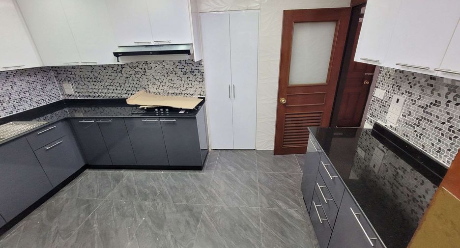 For rent 3 ベッドルーム condo in Khlong Toei, Bangkok
