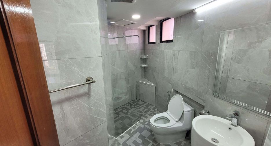 For rent 3 ベッドルーム condo in Khlong Toei, Bangkok