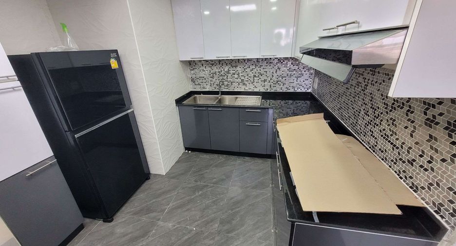 For rent 3 ベッドルーム condo in Khlong Toei, Bangkok