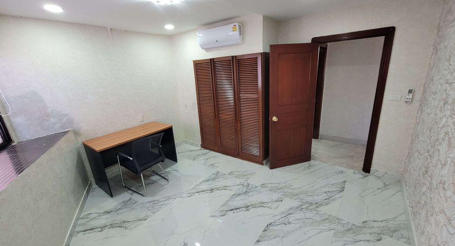 For rent 3 ベッドルーム condo in Khlong Toei, Bangkok