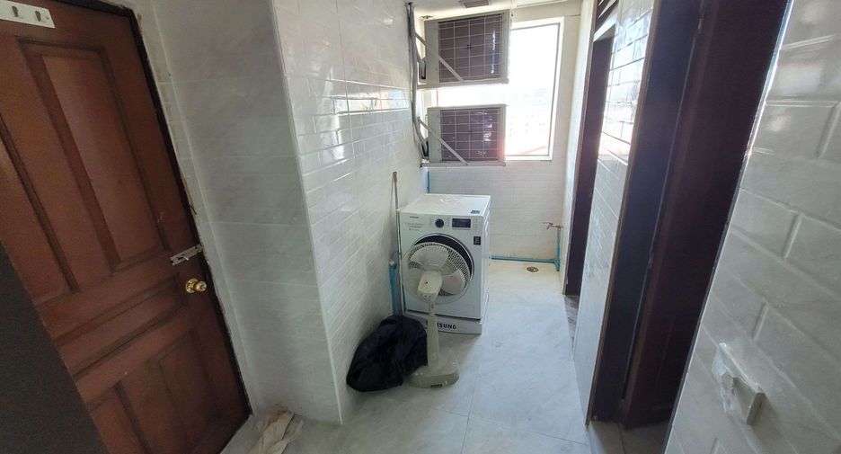 For rent 3 ベッドルーム condo in Khlong Toei, Bangkok