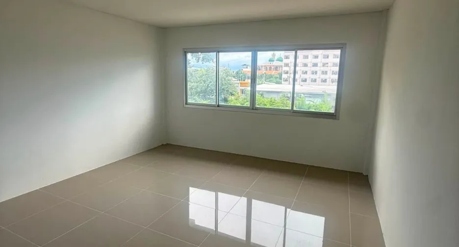 For sale 4 ベッドルーム retail Space in Bang Lamung, Chonburi