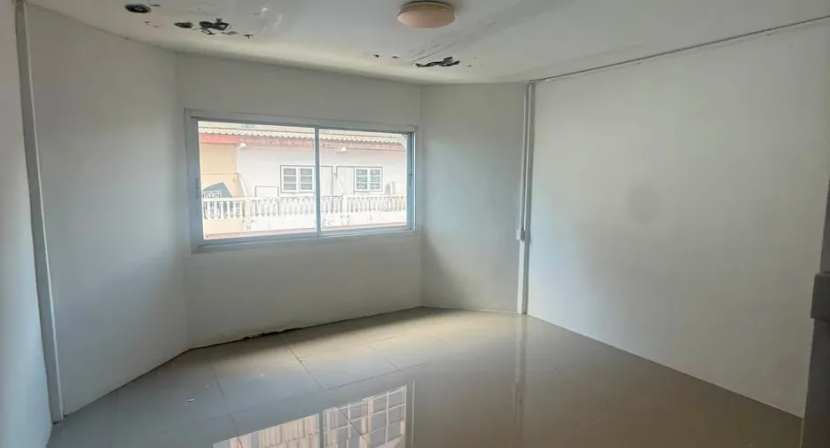 For sale 4 ベッドルーム retail Space in Bang Lamung, Chonburi
