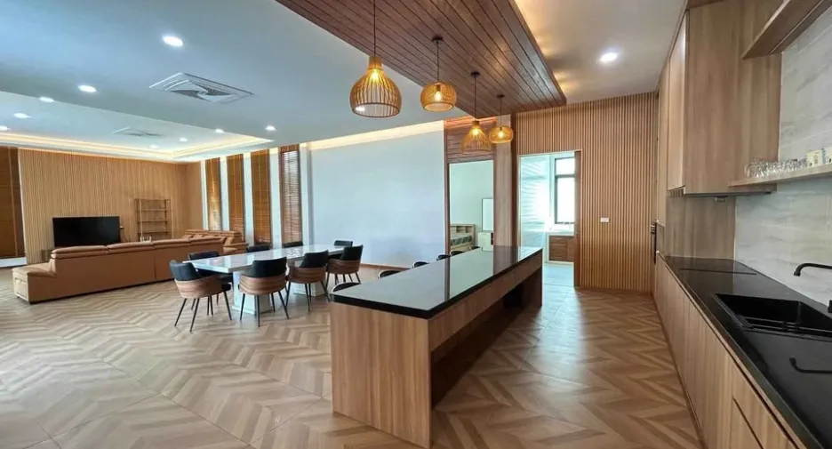 À louer 5 chambres villa à Bang Lamung, Chonburi