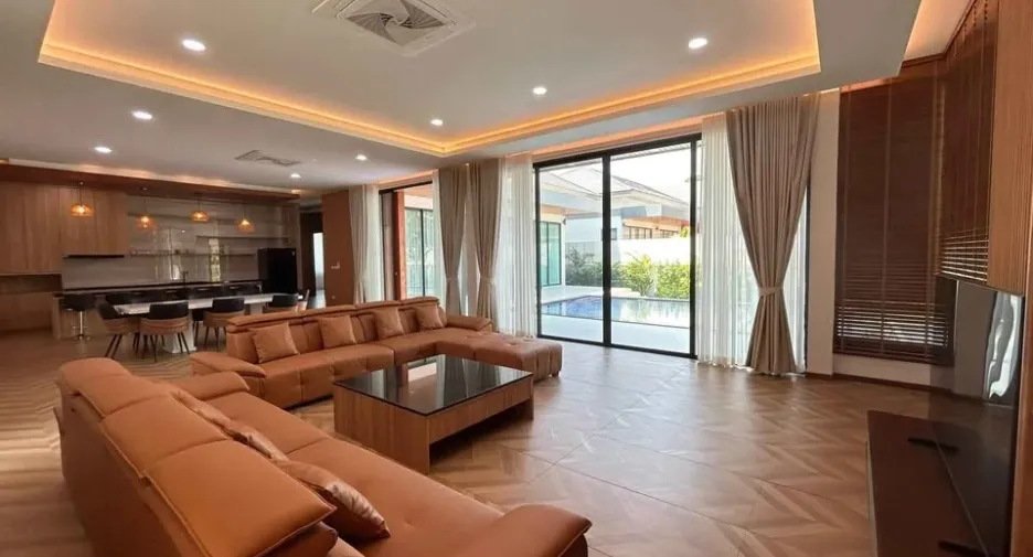 À louer 5 chambres villa à Bang Lamung, Chonburi