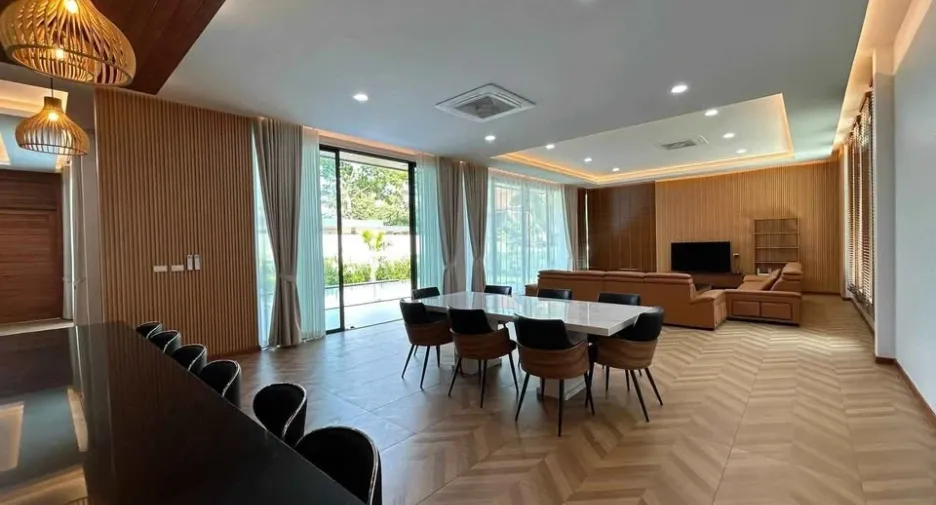 À louer 5 chambres villa à Bang Lamung, Chonburi