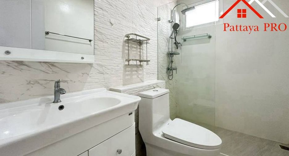 Haus zur Miete mit 3 Zimmer in Bang Lamung, Chonburi