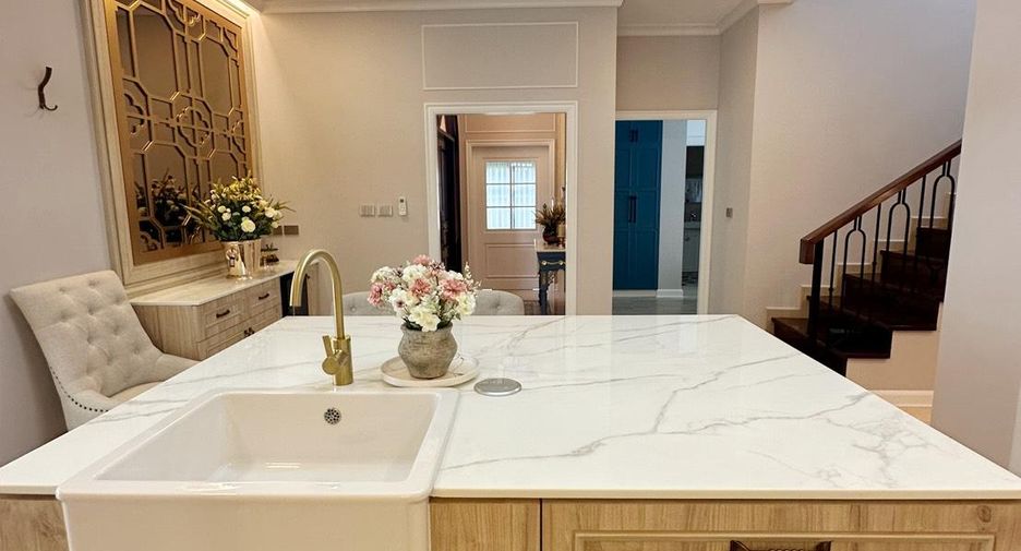 For sale 5 bedrooms villa in Bang Lamung, Chonburi