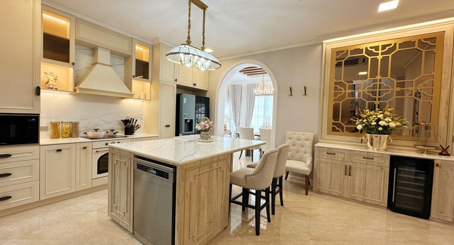 For sale 5 bedrooms villa in Bang Lamung, Chonburi