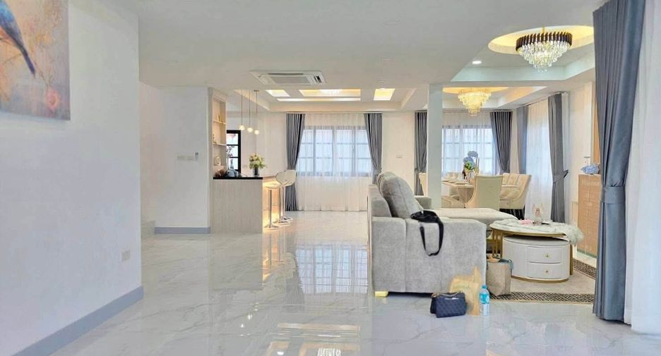 For sale 4 bedrooms villa in Bang Lamung, Chonburi