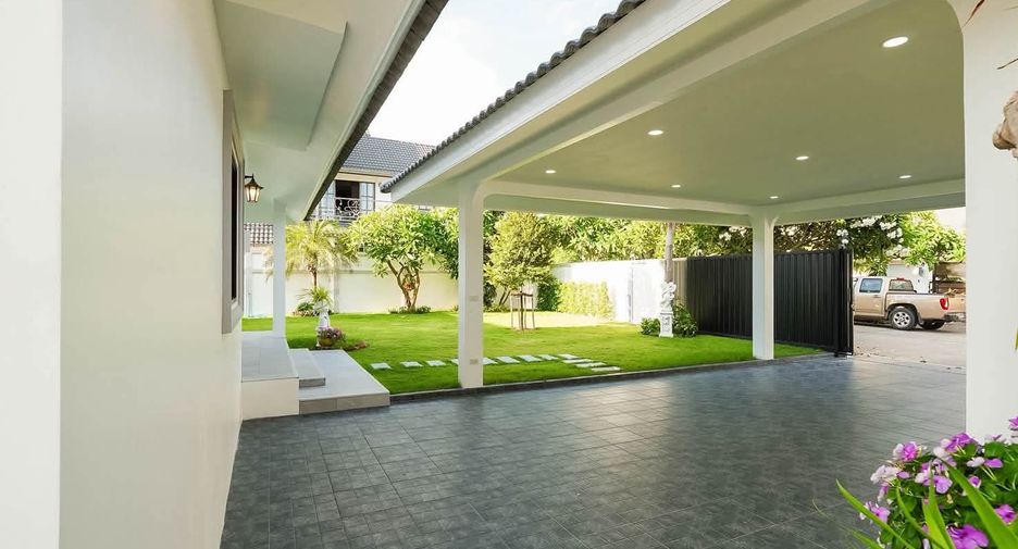 For sale 4 bedrooms villa in Bang Lamung, Chonburi
