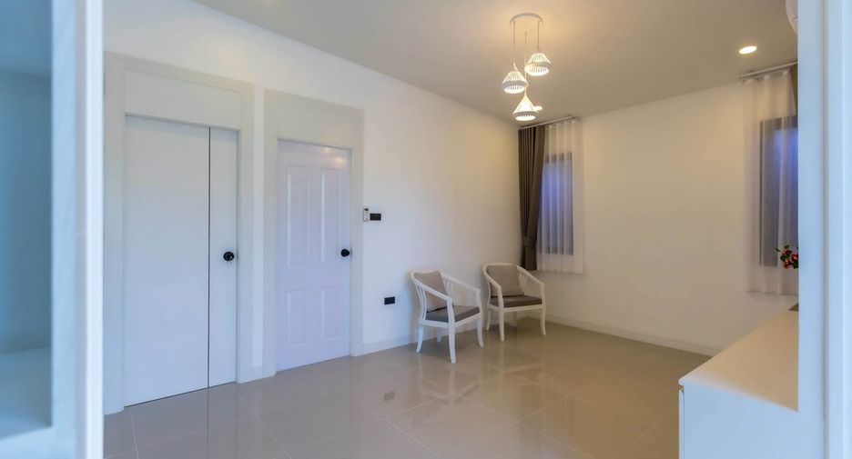 For sale 3 bedrooms villa in Bang Lamung, Chonburi