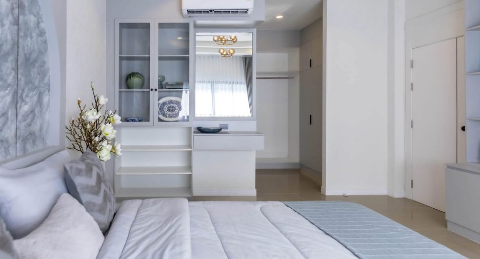 For sale 3 bedrooms villa in Bang Lamung, Chonburi