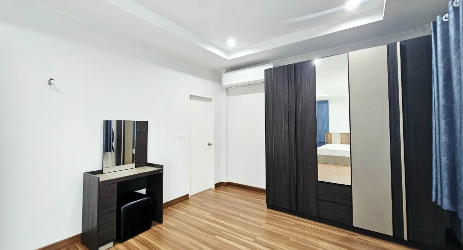 For rent 4 bedrooms house in Mueang Chiang Rai, Chiang Rai