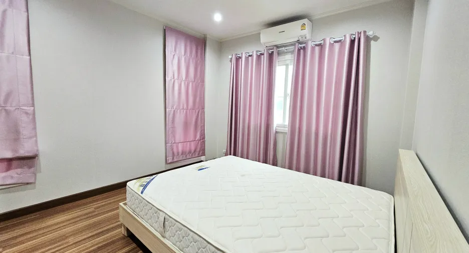 For rent 4 bedrooms house in Mueang Chiang Rai, Chiang Rai