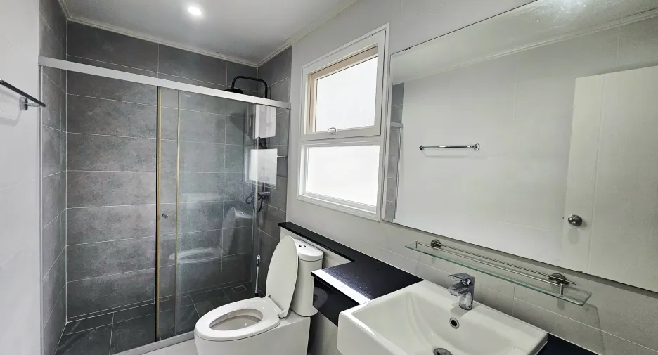 For rent 4 bedrooms house in Mueang Chiang Rai, Chiang Rai