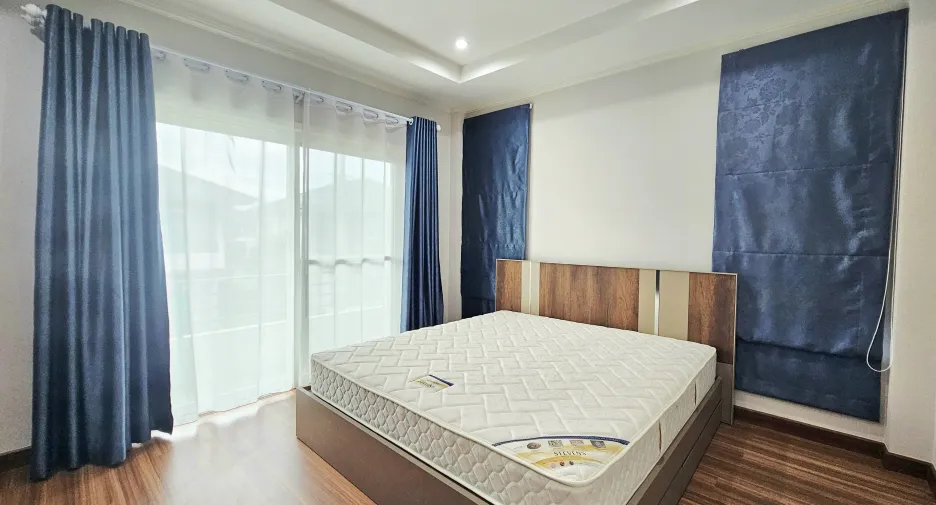 For rent 4 bedrooms house in Mueang Chiang Rai, Chiang Rai