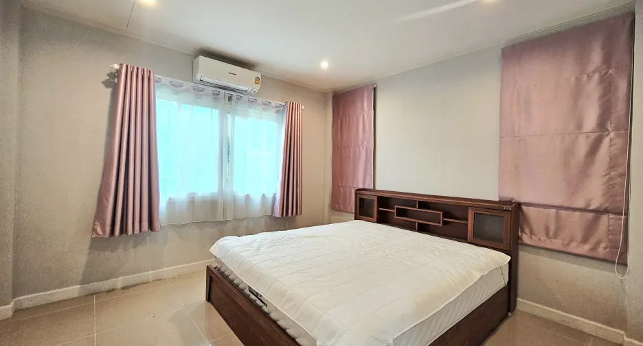 For rent 4 bedrooms house in Mueang Chiang Rai, Chiang Rai