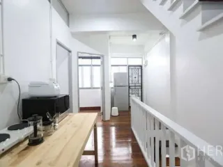 Büro zur Miete mit 5 Zimmer in Khlong Toei, Bangkok
