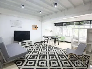 Büro zur Miete mit 5 Zimmer in Khlong Toei, Bangkok