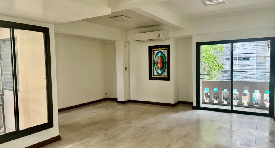 Büro zur Miete mit 8 Zimmer in Watthana, Bangkok
