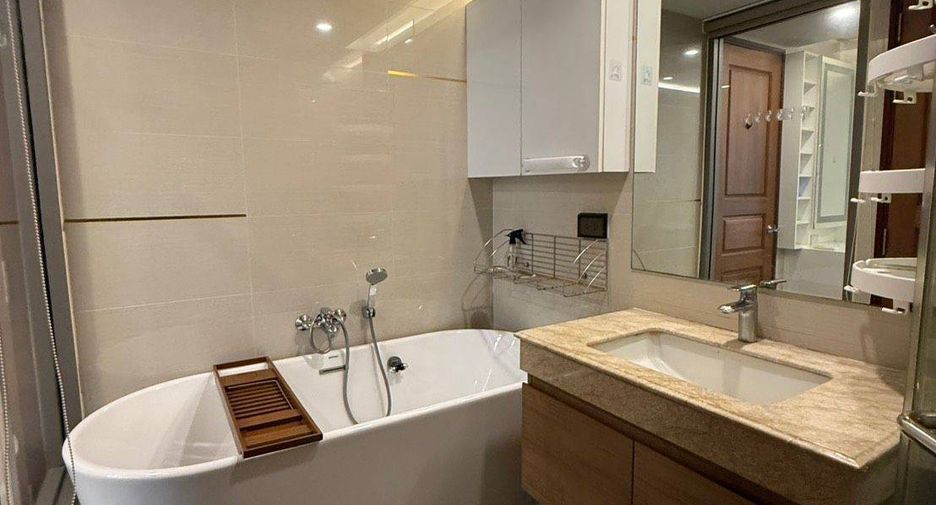 For rent 2 bedrooms condo in Huai Khwang, Bangkok